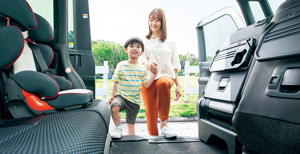 親子で並んで乗車。